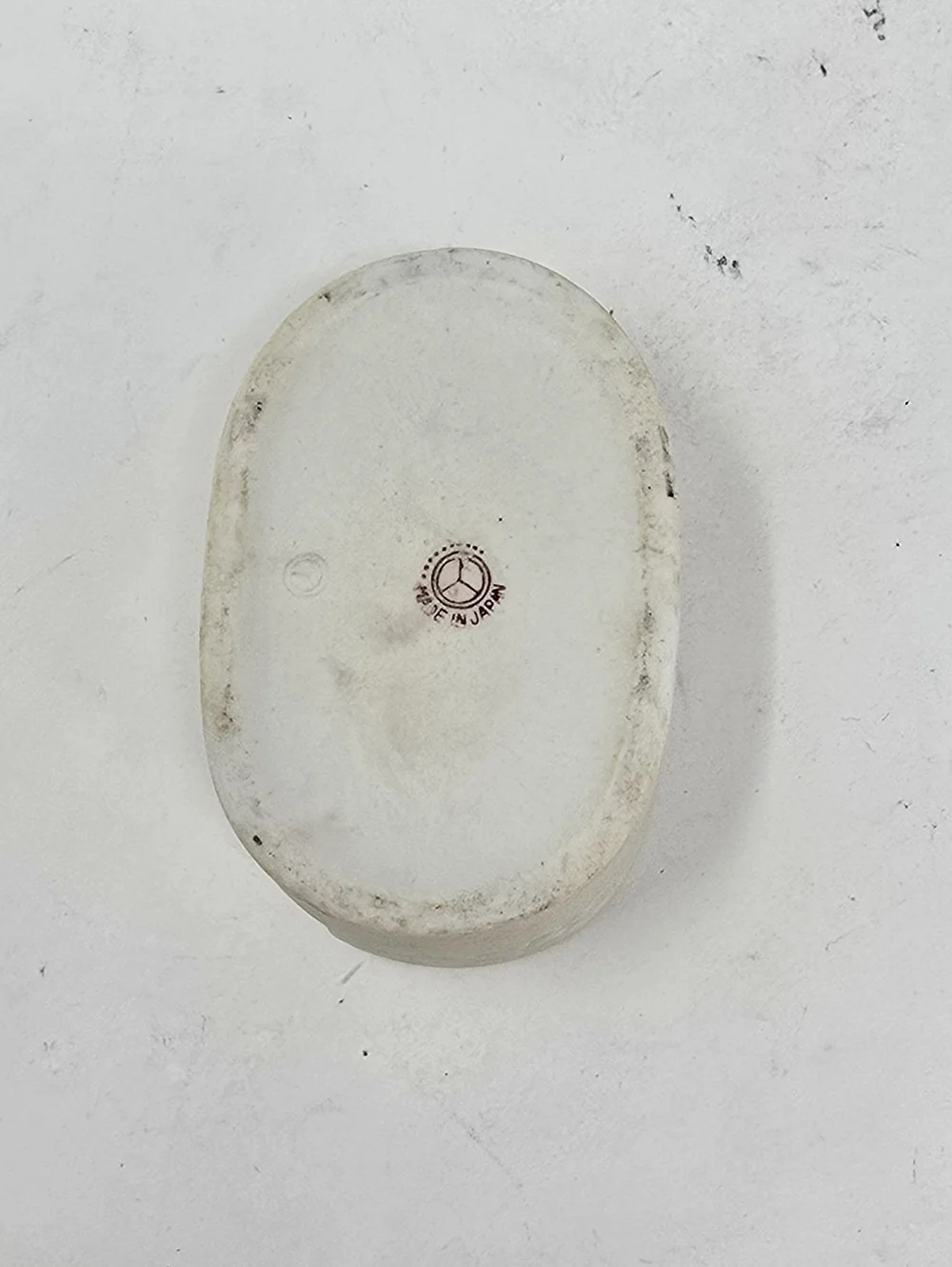 Vtg bisque porcelain lidded trinket vanity box hand painted relief romantic - Picture 9 of 9